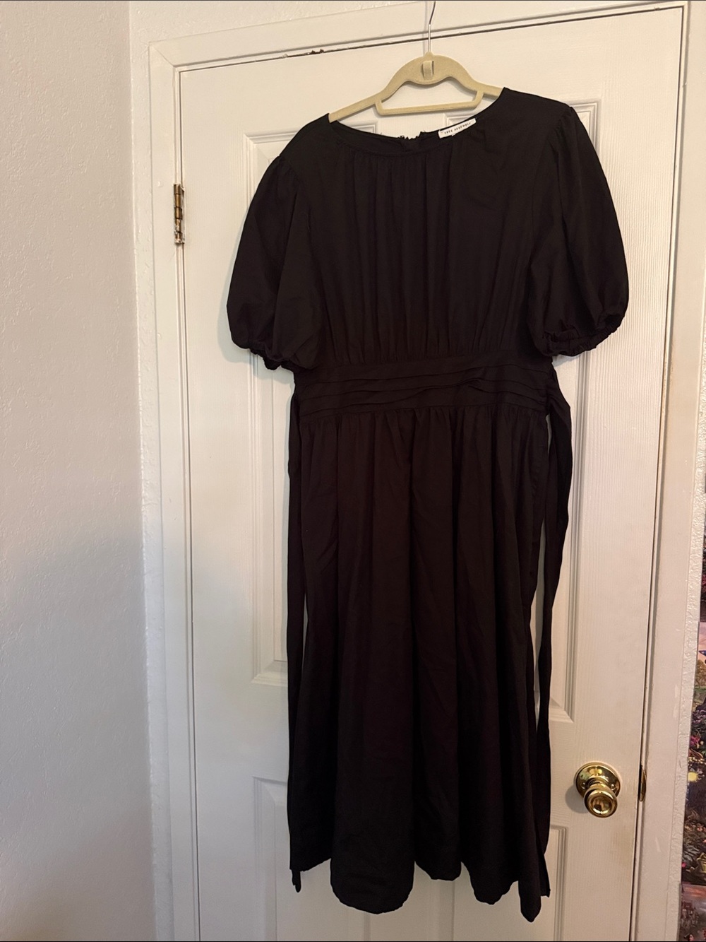 Elegant Black Midi Dress with Puff Sleeves and Waist Tie